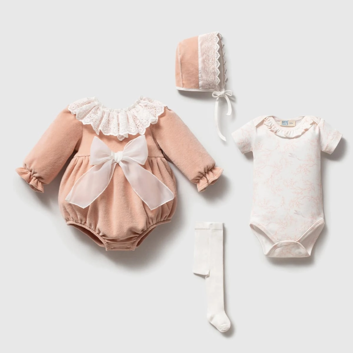 Kız Bebek 3-6 Ay Premium Kadife Fiyonklu Dantelli 4lü Romper Takım