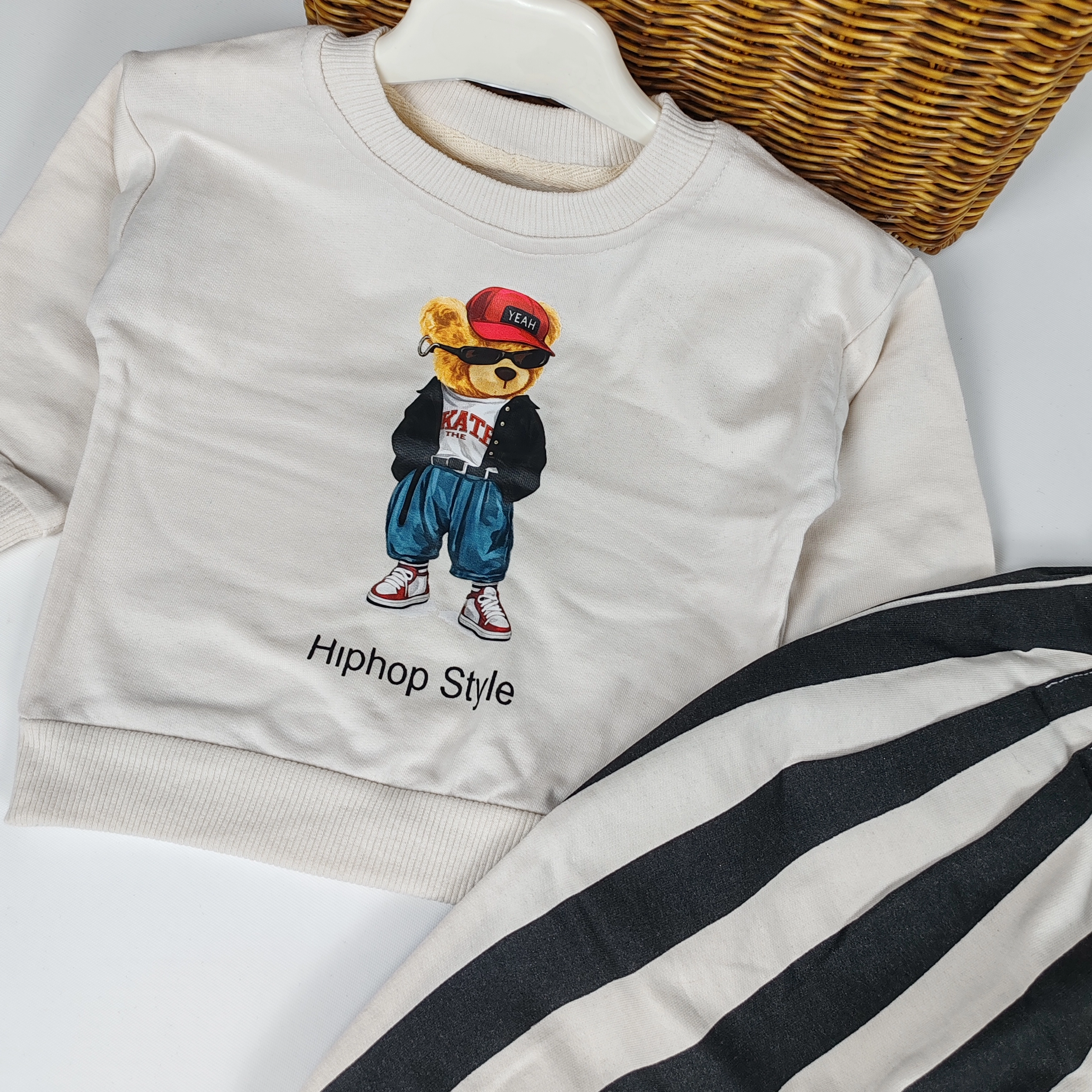 Hiphop Style Pamuklu Baskılı Erkek Bebek Şapkalı ve Çoraplı Takım- Siyah