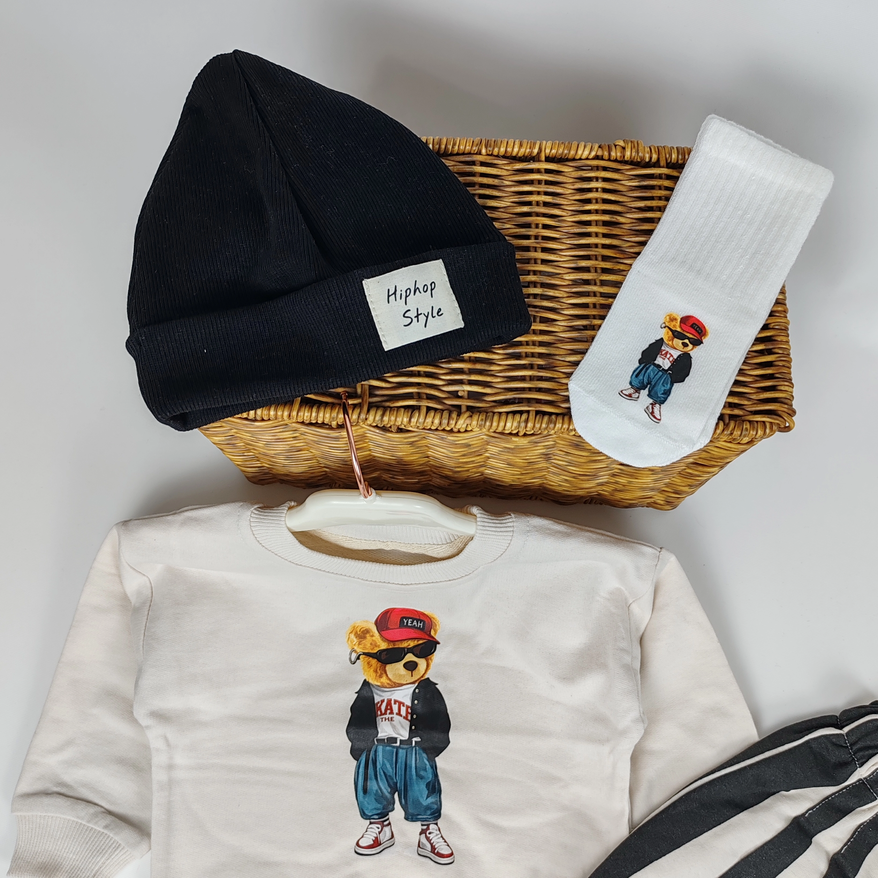 Hiphop Style Pamuklu Baskılı Erkek Bebek Şapkalı ve Çoraplı Takım- Siyah