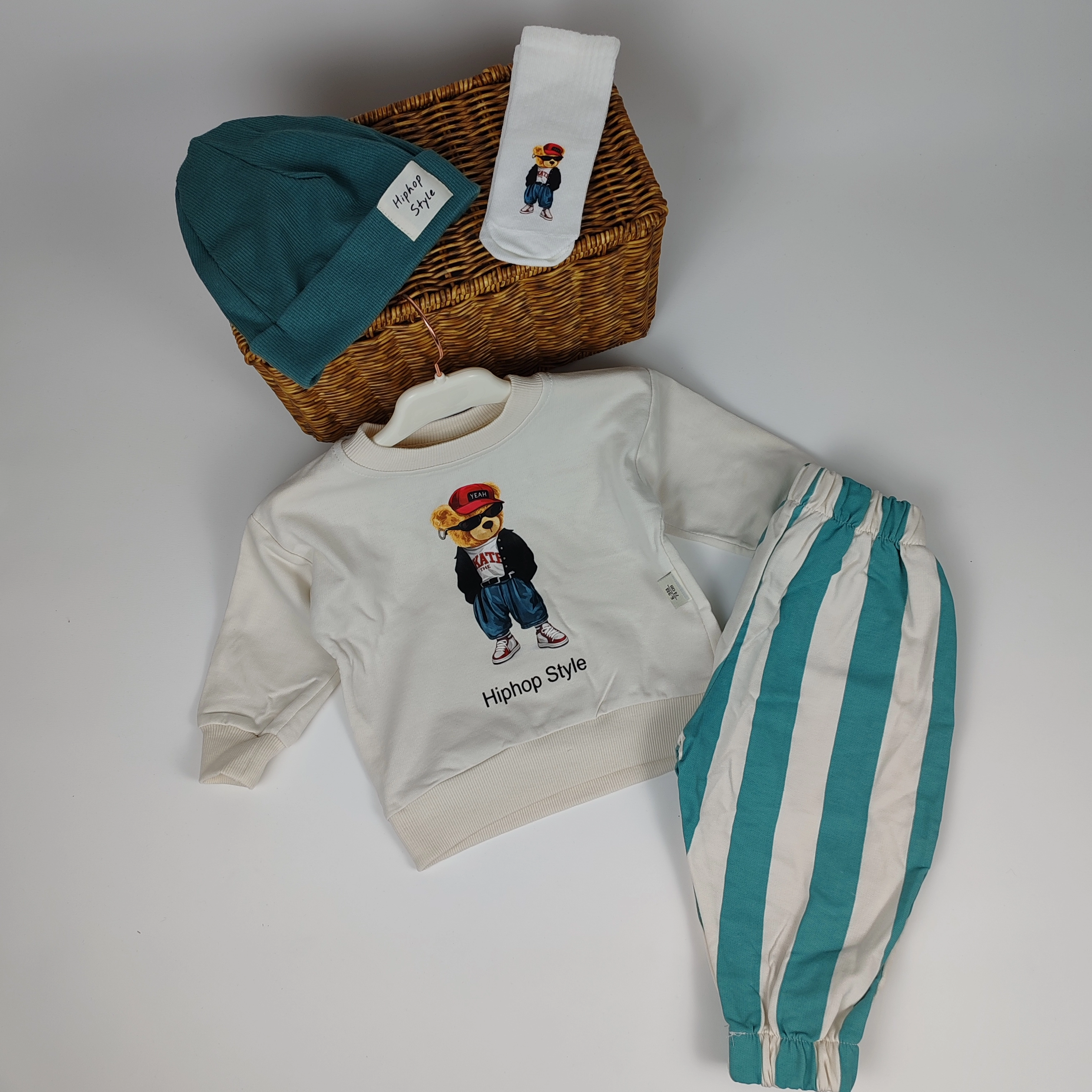 Hiphop Style Pamuklu Baskılı Erkek Bebek Şapkalı ve Çoraplı Takım- Mint