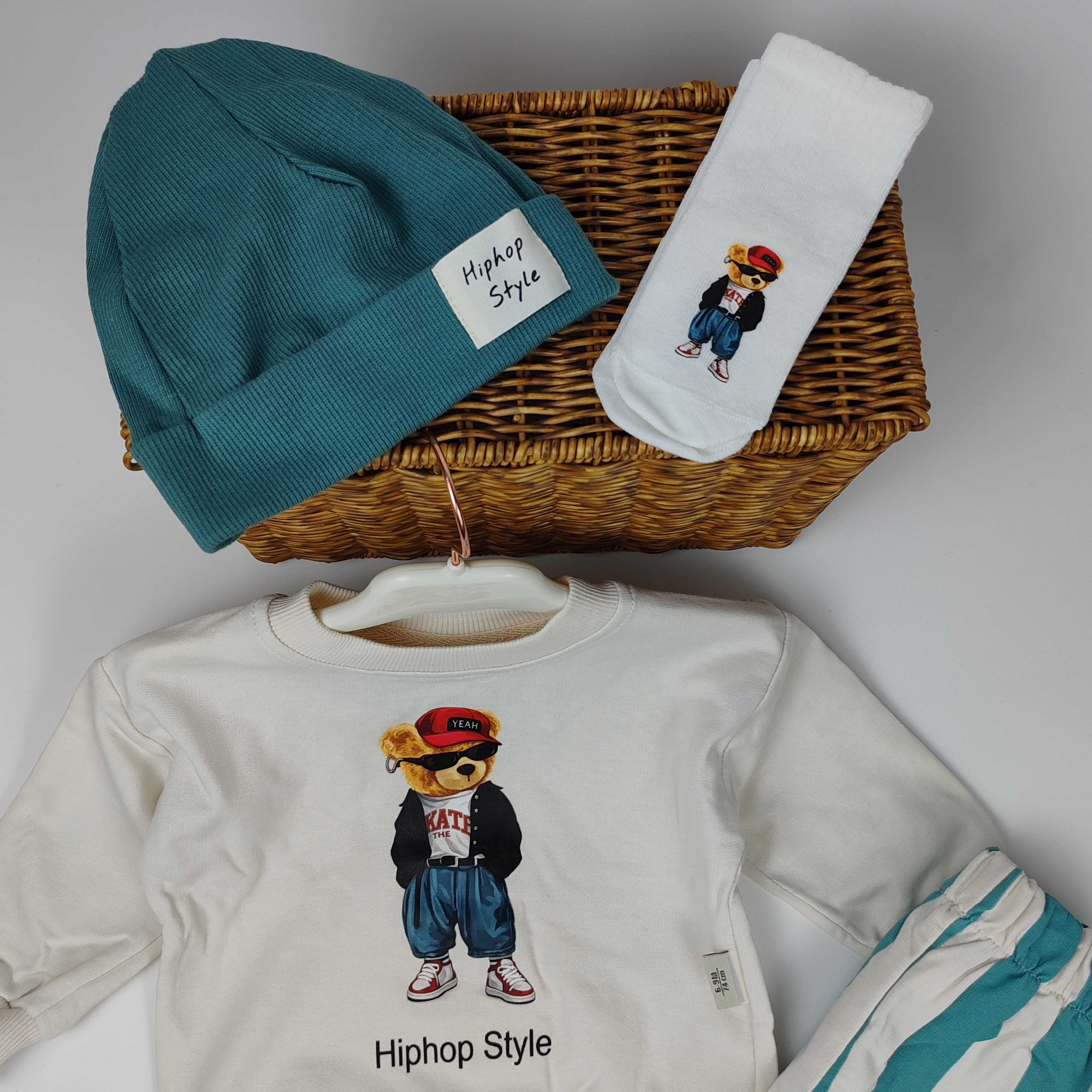 Hiphop Style Pamuklu Baskılı Erkek Bebek Şapkalı ve Çoraplı Takım- Mint