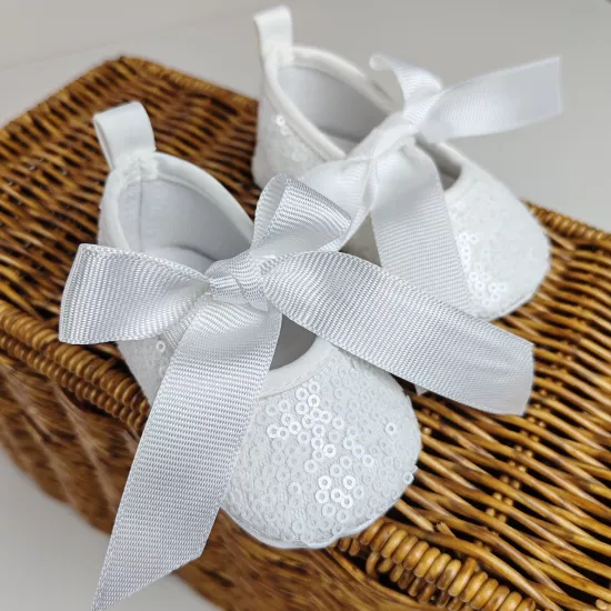 Kurdele Detaylı Pullu Bebek Ayakkabı Beyaz 